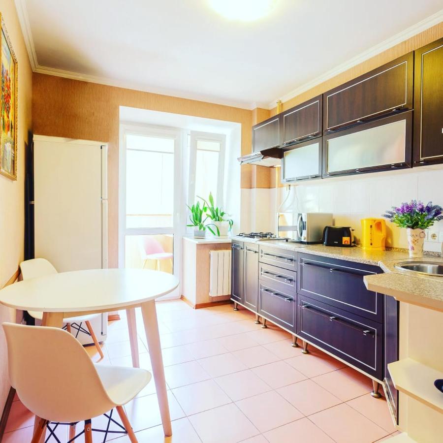 1 Room 50M2 Center Of Obolon Near River Side. Dream Town Київ Екстер'єр фото
